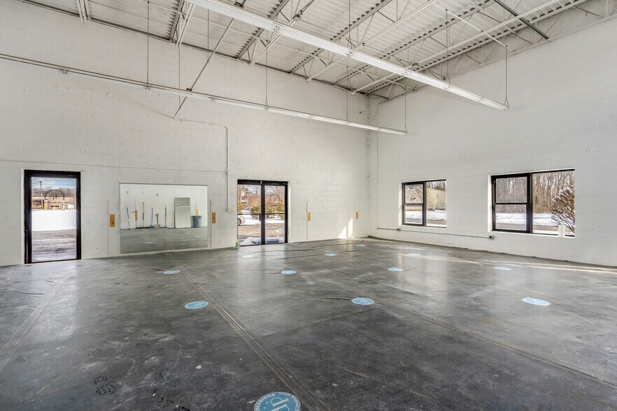 More Photos Of 34 Patria Rd, South Windsor Flex For Lease