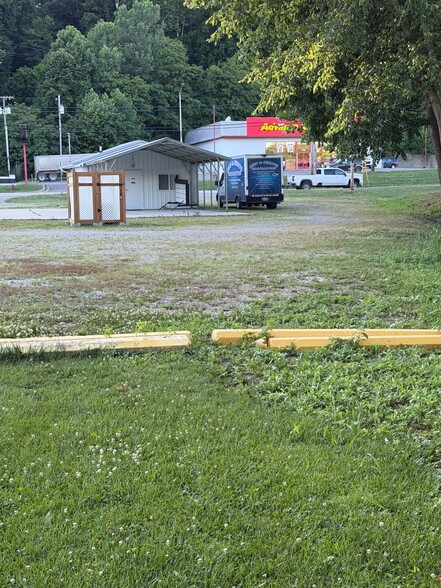 More Photos Of 301 W Emmitt Ave, Waverly Storefront For Sale