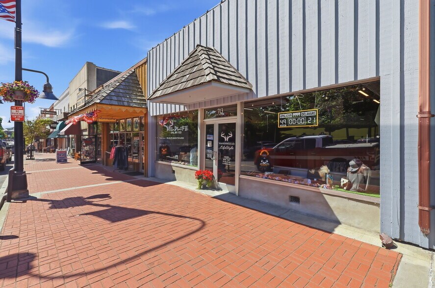 More Photos Of 713 W King St, Boone Storefront For Sale