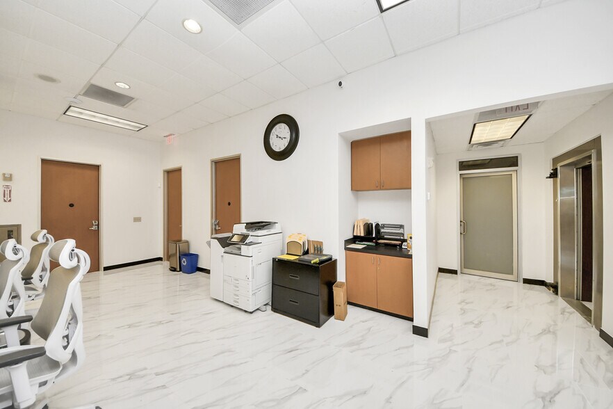 More Photos Of 7012 Barker Cypress Rd, Cypress Office For Sale