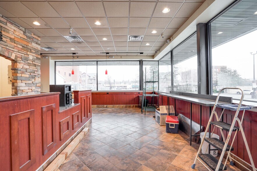 More Photos Of 112 W Maple Ave, Beaver Dam Freestanding For Lease