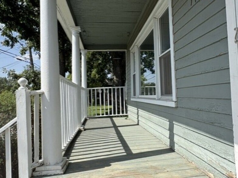 More Photos Of 14329 Beacon Ave, Orland Park General Retail For Sale