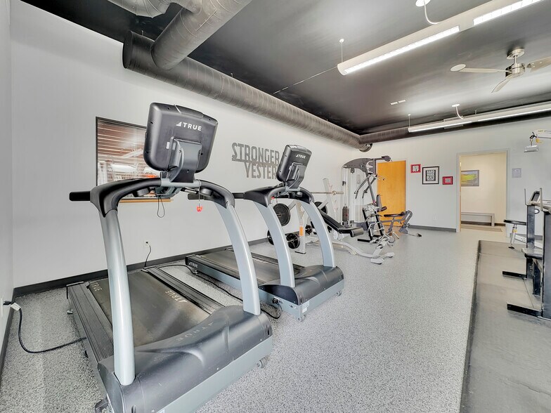 More Photos Of 808 4th St NE, Hampton Office For Sale