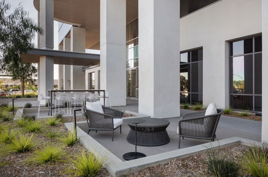 More Photos Of 5880 Oberlin Dr, San Diego Office For Sale