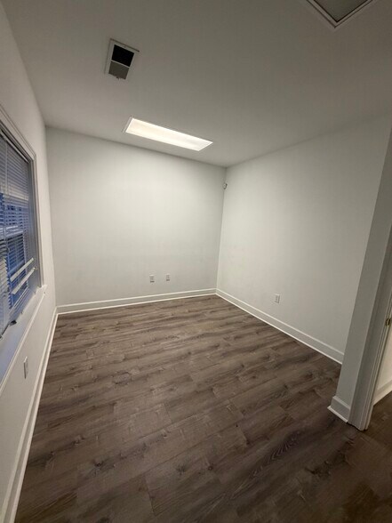 More Photos Of 1005 Weatherstone Pky, Woodstock Office For Lease