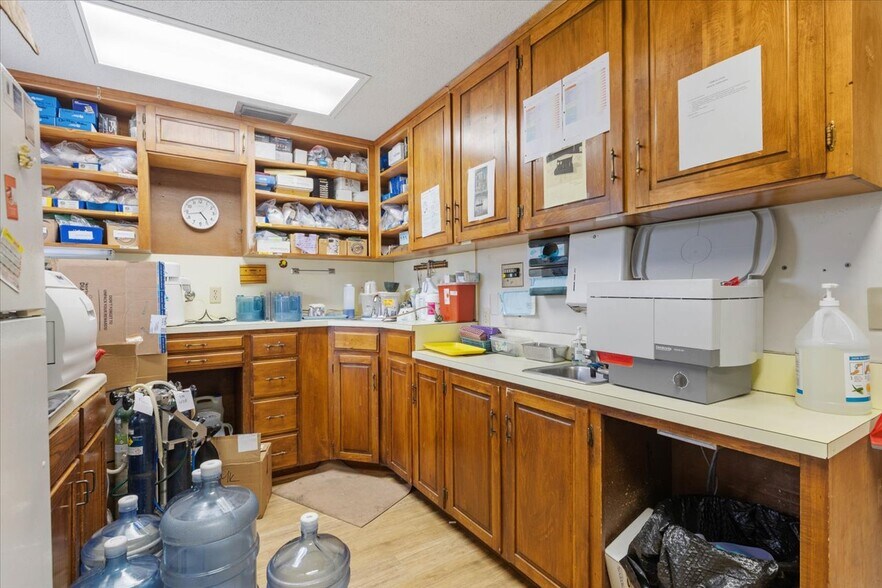 More Photos Of 235-237 John Knox Rd, Tallahassee Medical For Sale