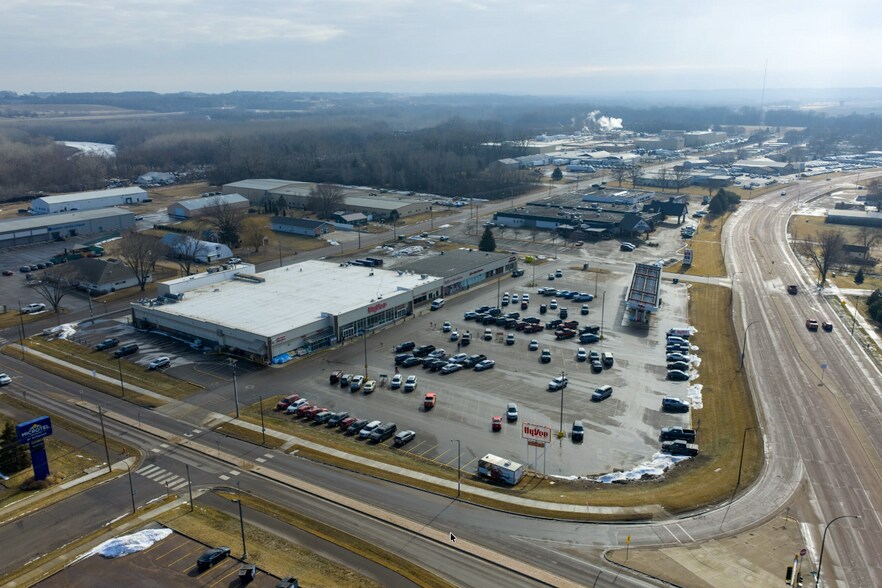 More Photos Of 2025 S Broadway St, New Ulm Freestanding For Lease