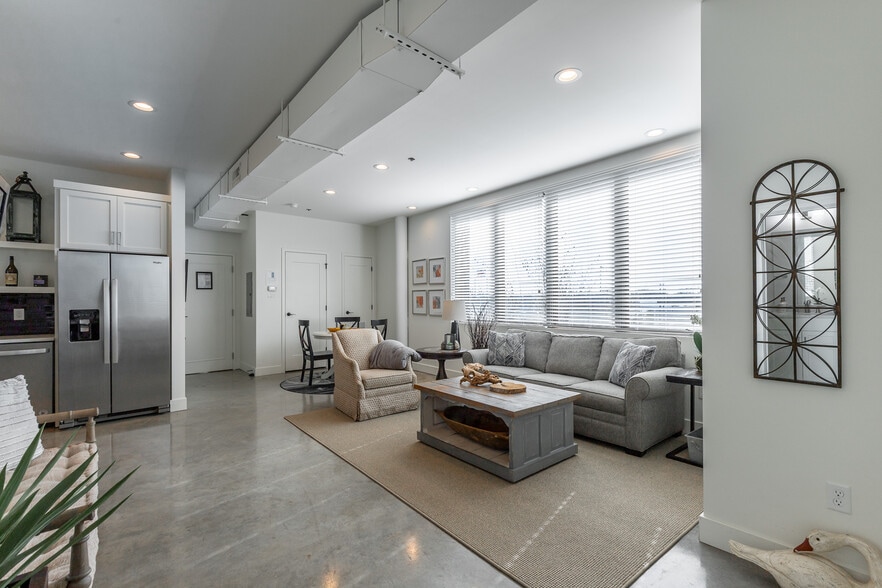 More Photos Of 27 W 19th St, Chattanooga Warehouse For Lease