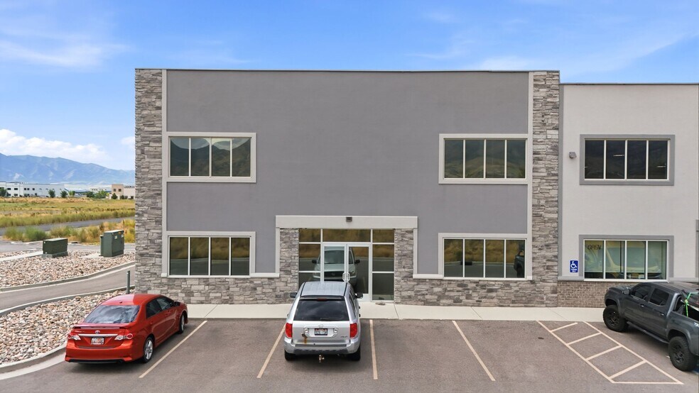 More Photos Of 79 W 3100 N, Hyde Park Flex For Sale