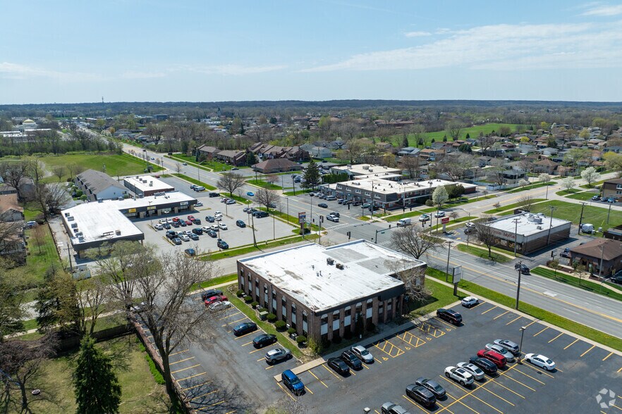 More Photos Of 10661 S Roberts Rd, Palos Hills Medical For Lease