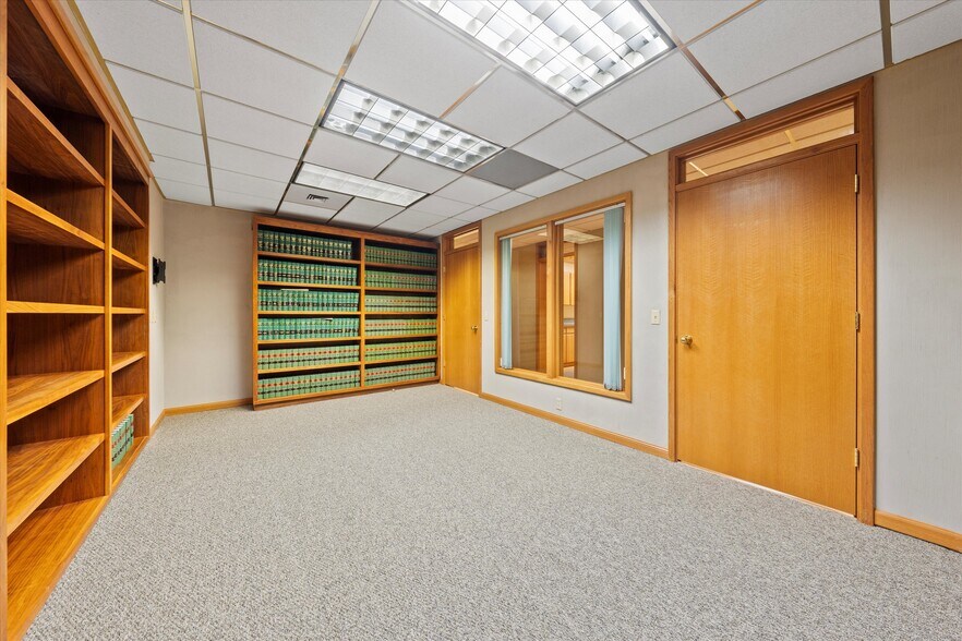 More Photos Of 100 E Broadway Ave, Moses Lake Office For Sale