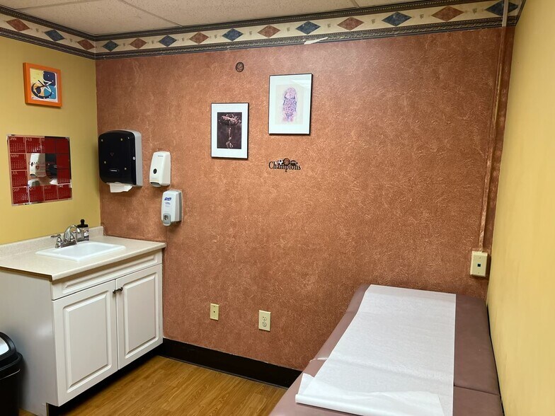 More Photos Of 5314 MacCorkle Ave, Charleston Medical For Lease