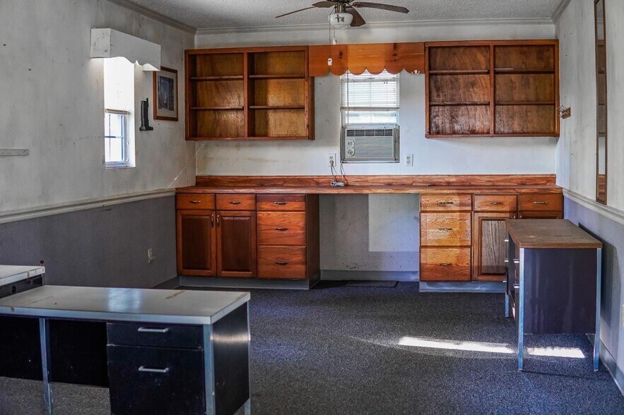 More Photos Of 4924 Freedom Dr, Charlotte Flex For Sale