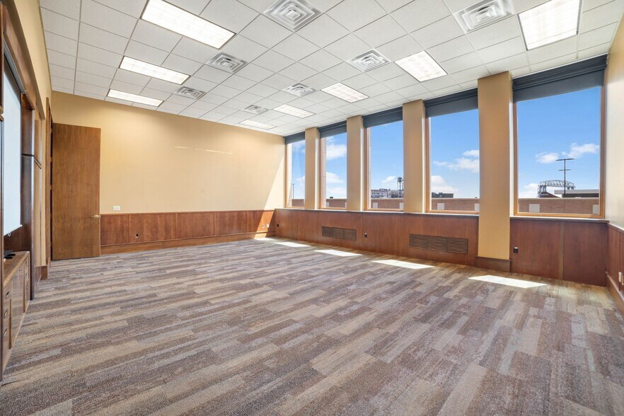 More Photos Of 230 W Superior St, Duluth Office For Sale