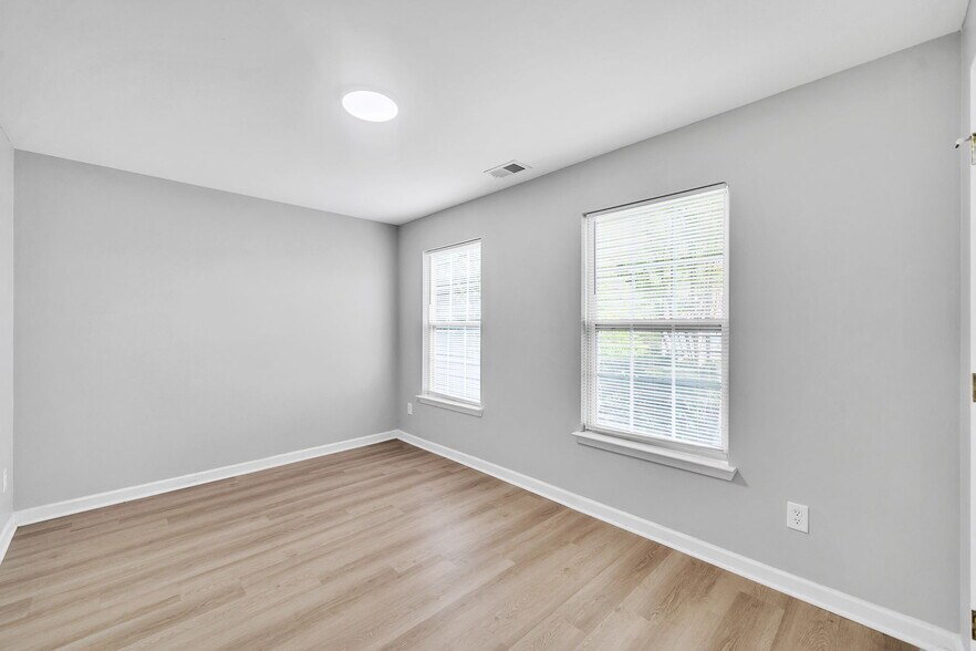 More Photos Of 300 Stonehaven Cir, Cartersville Apartments For Sale