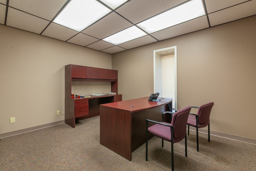 More Photos Of 210 W Spring St, Freeport Office For Sale