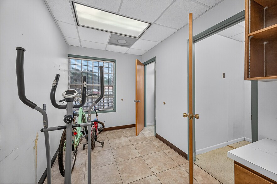 More Photos Of 1500 N Pace Blvd, Pensacola Freestanding For Sale