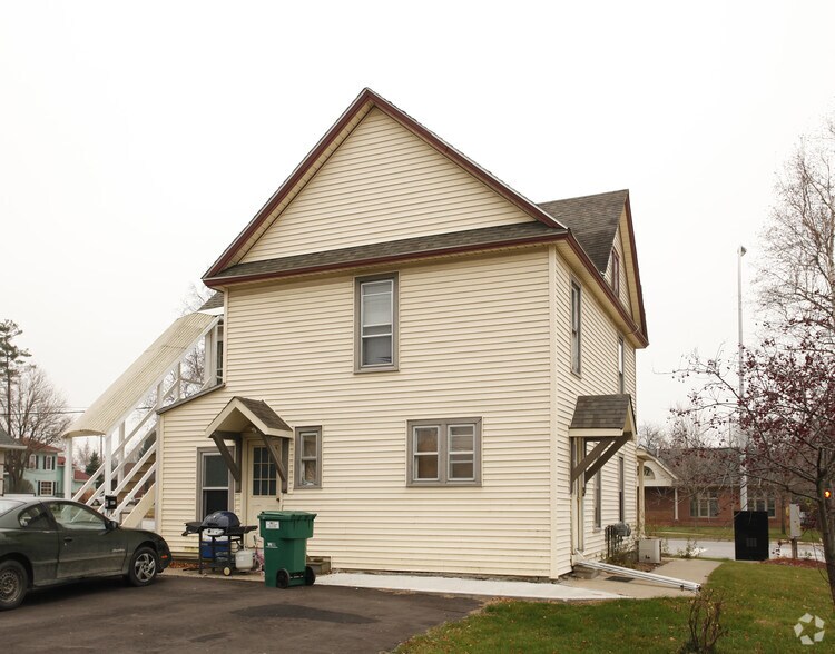 More Photos Of 703 E Grand River Ave, Brighton Office Residential For Lease