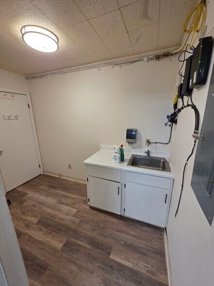 More Photos Of 706 Wilkins St, Smithfield Medical For Lease