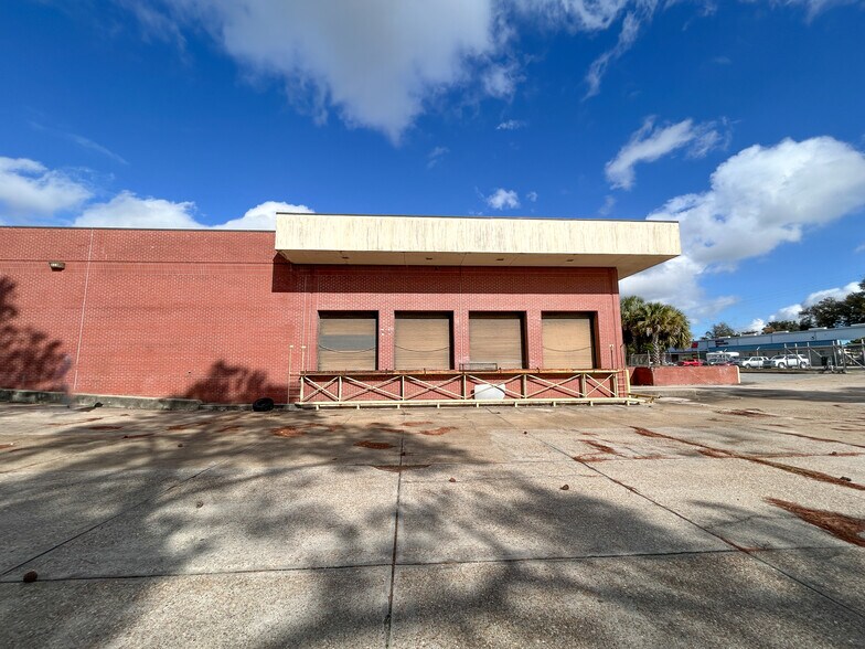 More Photos Of 840 Lakeside Dr, Mobile Warehouse For Lease