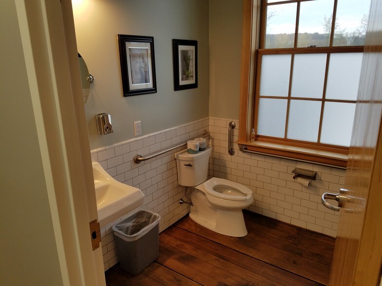 More Photos Of 60 Pleasant St, Ashland Flex For Lease