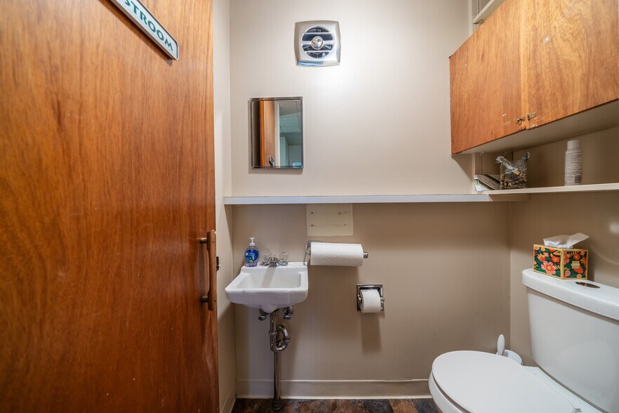 More Photos Of 71 Park Ave, Rochester Medical For Sale