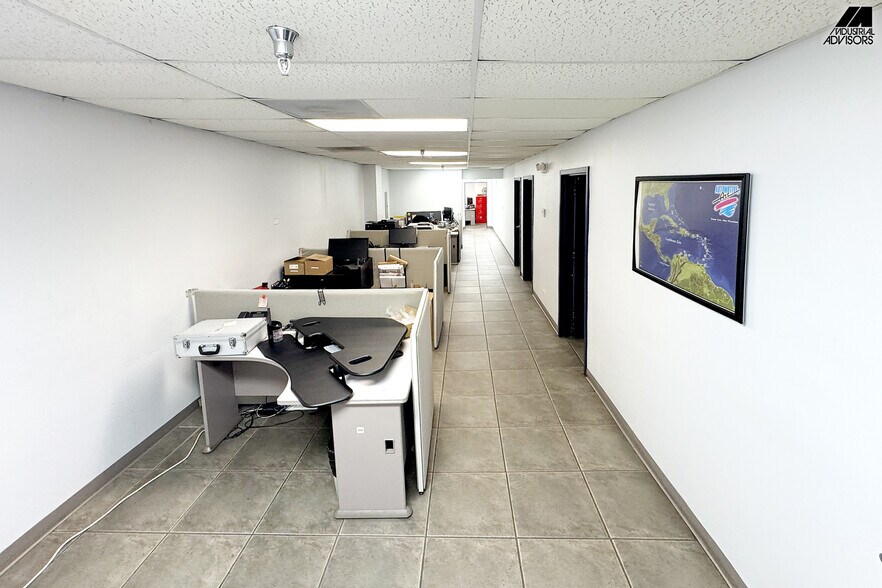 More Photos Of 1361-1363 NW 155th Dr, Miami Warehouse For Lease