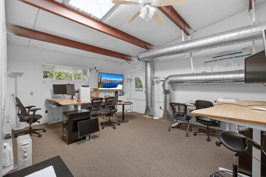 More Photos Of 385-389 Williamson Way, Ashland Flex For Sale