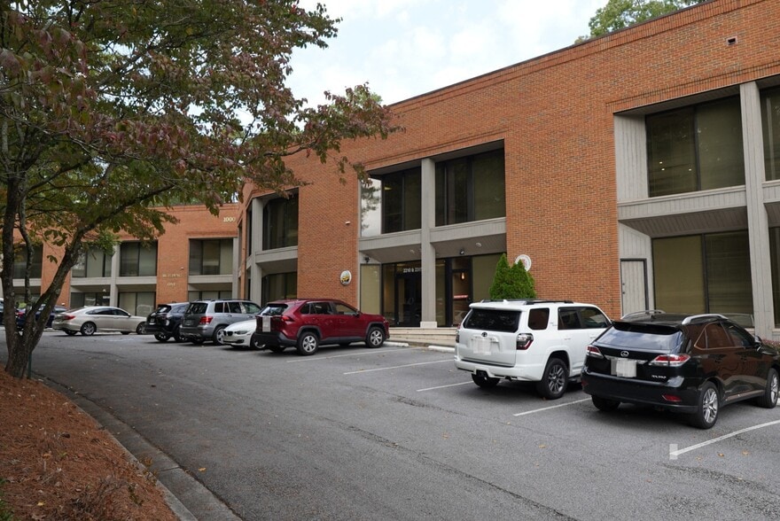 More Photos Of 1010 Huntcliff, Atlanta Office Residential For Lease