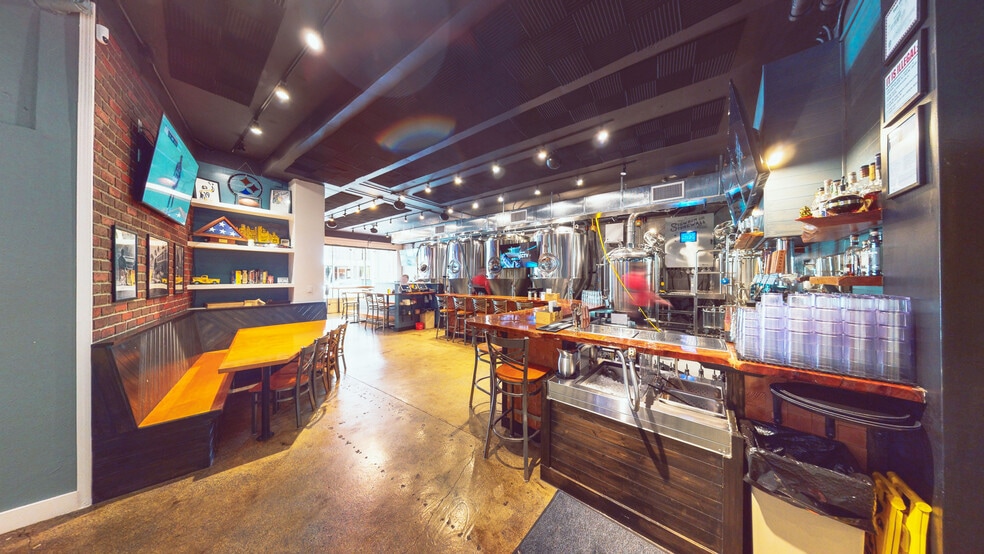 More Photos Of 96 N King St, Honolulu Bar For Lease
