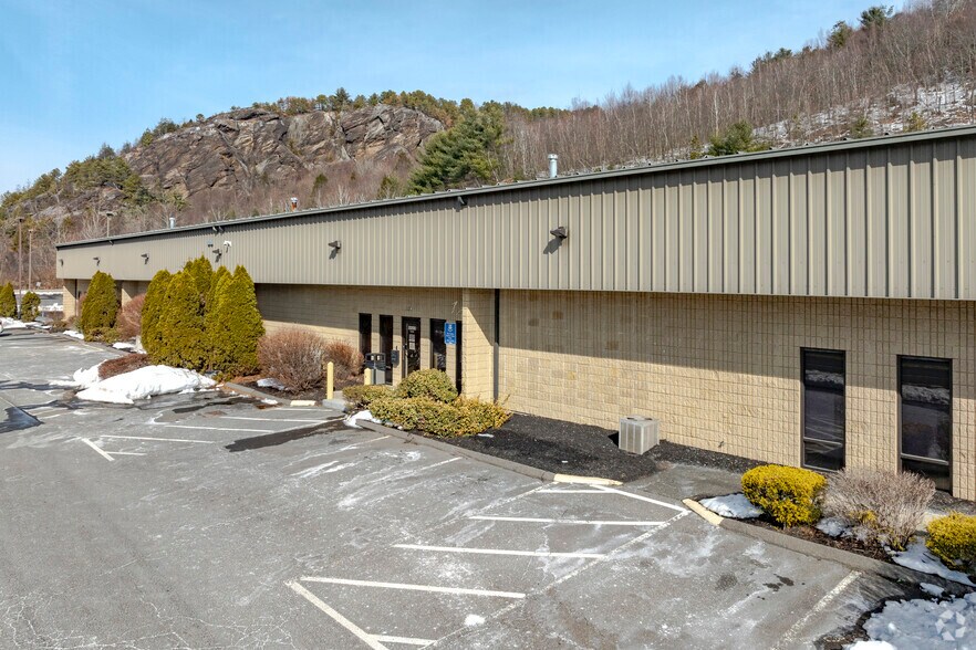 More Photos Of 2200 Thomaston Ave, Waterbury Light Manufacturing For Lease