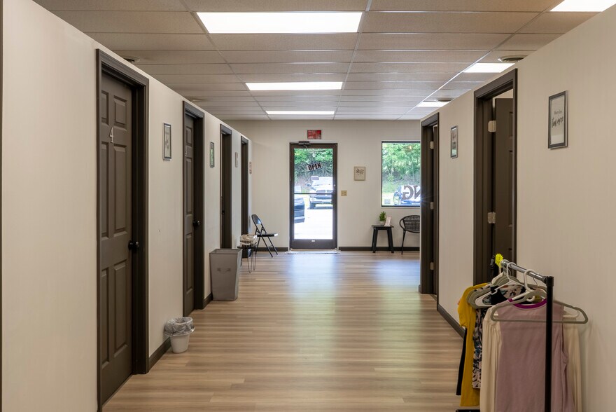 More Photos Of 1785 Georgia Rd, Franklin Freestanding For Sale