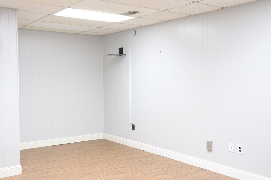 More Photos Of 400 Chestnut St NW, Hartselle Office For Sale