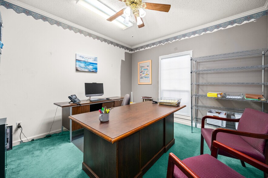 More Photos Of 1603 Melrose St, Pineville Office For Sale