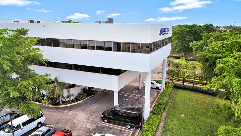 More Photos Of 14750 NW 77th Ct, Miami Lakes Office For Lease