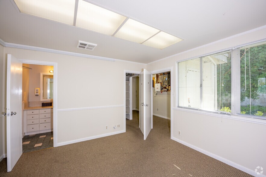 More Photos Of 210 Classic Ct, Rohnert Park Warehouse For Lease