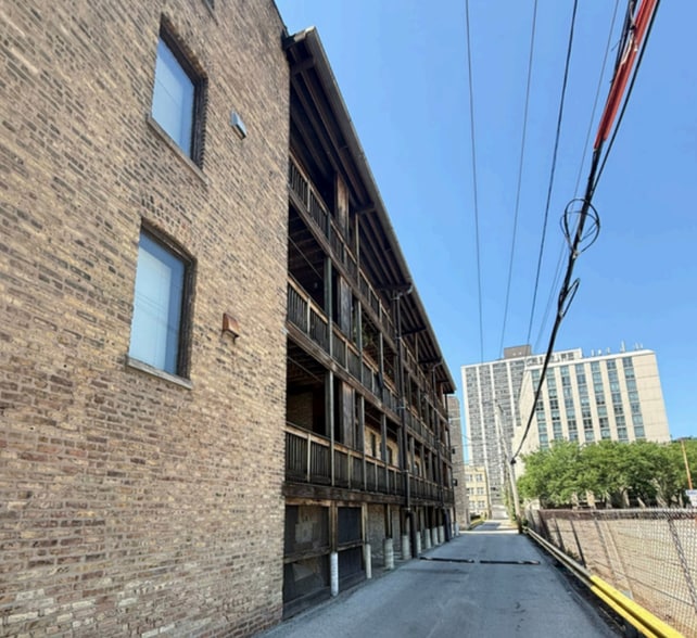 More Photos Of 816 W Agatite Ave, Chicago Apartments For Sale