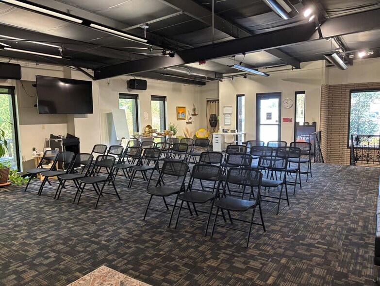 More Photos Of 10707 Broadway Ext, Oklahoma City Office For Sale