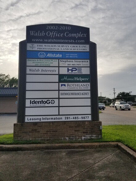 More Photos Of 2010 Broadway St, Pearland Medical For Lease