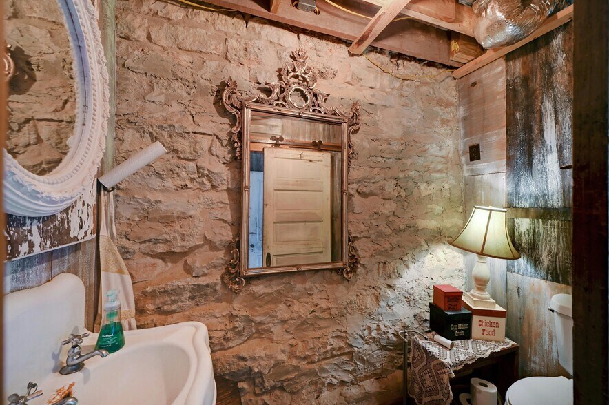 More Photos Of 23351 Ranch to Market 150 rd, Driftwood Specialty For Sale