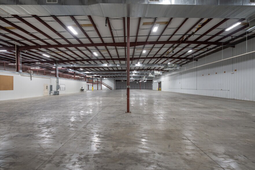 More Photos Of 8801 Corporate Square Ct, Jacksonville Warehouse For Lease