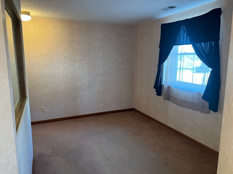 More Photos Of 1100 Murdoch Ave, Parkersburg Storefront Retail Residential For Sale