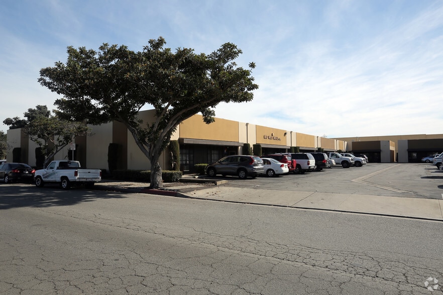 More Photos Of 9722-9742 Washburn Rd, Downey Warehouse For Lease