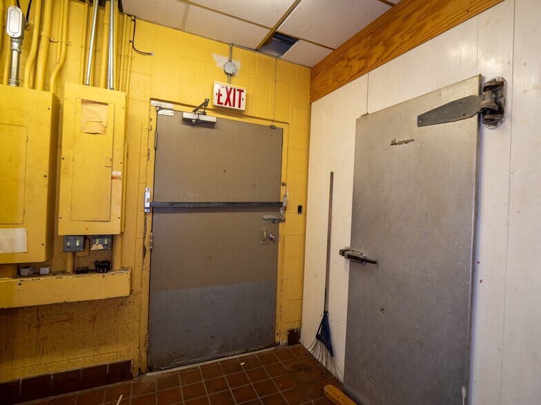 More Photos Of 400 S Air Depot Blvd, Oklahoma City Freestanding For Sale