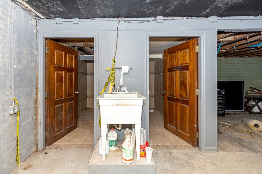 More Photos Of 4914 Main St, Moss Point Storefront For Sale