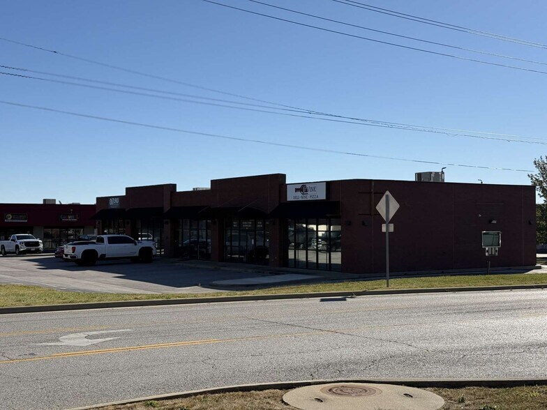 More Photos Of 432 S Mill St, Rogersville Storefront Retail Office For Lease