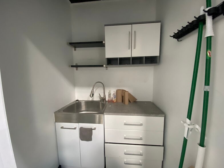 More Photos Of 1422 Woodmont Ln NW, Atlanta Showroom For Sale