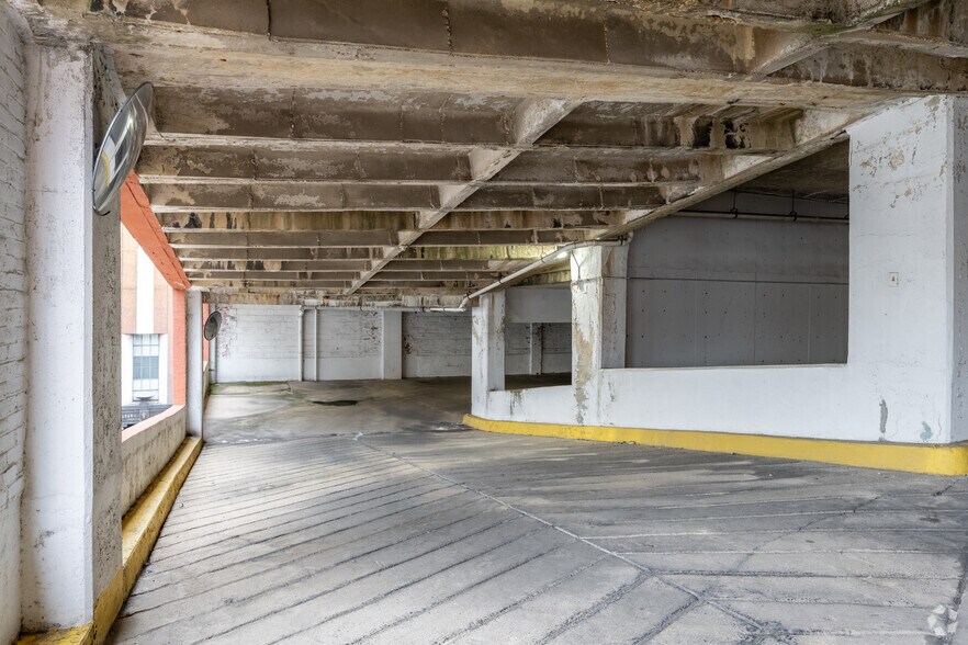 More Photos Of 229 W Saratoga St, Baltimore Parking Garage For Sale