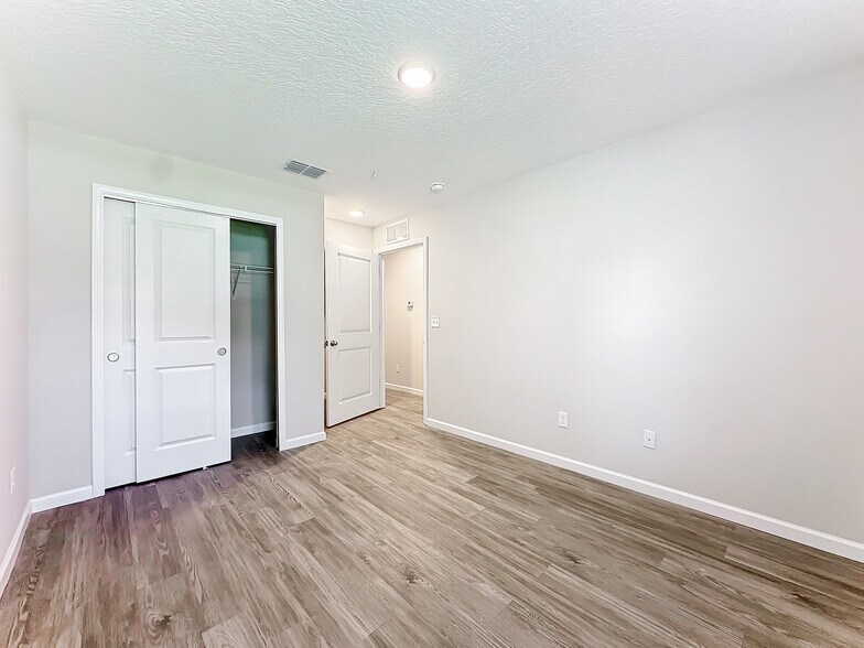 More Photos Of 6421 Breezy Oaks Way, Jacksonville Apartments For Sale