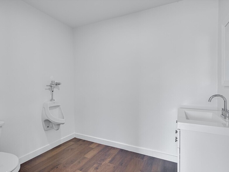 More Photos Of 900 W 2nd St, Taylor Office Residential For Lease